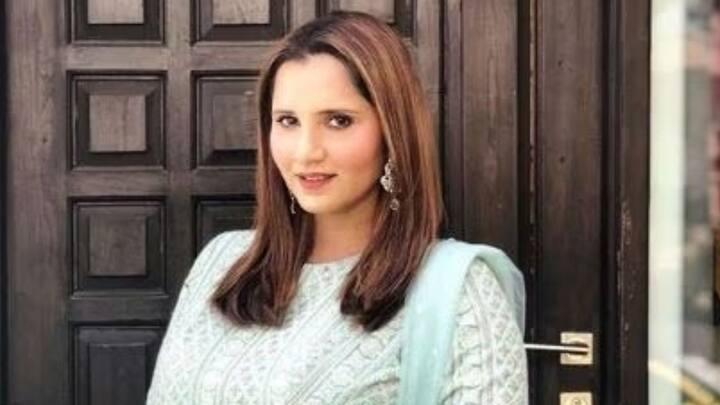২০২২ সাল থেকেই সানিয়া এবং শোয়েবের সম্পর্কে চিড় ধরেছে বলে খবর সামনে আসছিল। সেই সময় পাকিস্তানে অভিনেত্রী আয়েশা ওমরের সঙ্গে নাম জড়ায় শোয়েবের। -ফাইল চিত্র।