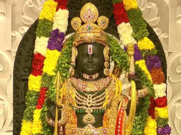 Ayodhya Ram Mandir : இன்று வெகு விமரிசையாக நடைப்பெற்ற அயோத்தி ராமர் கோயிலின் திறப்பு விழாவில் எண்ணற்ற இந்திய பிரபலங்கள் கலந்து கொண்டனர்.