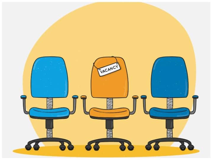 मोटे तौर पर कहना हो तो संबंधित फील्ड में ग्रेजुएशन और डिप्लोमा किए कैंडिडेट्स आवेदन कर सकते हैं. एज लिमिट 18 से 30 साल तय की गई है.