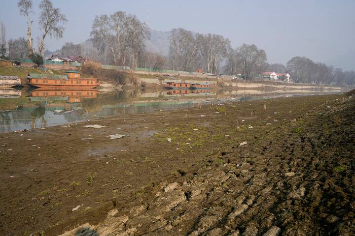মোটামুটি ২১ ডিসেম্বর থেকে ২৯ জানুয়ারি এই এলাকায় চলে 'চিল্লাই কালান' (Chillai kalan)--এই সময়টা প্রবল শীত থাকে এই এলাকায়। এই সময়ে যে তুষারপাত (Snowfall) হয়, সেটাই আসলে এই এলাকায় বর্ষার আগে মিষ্টি জলের (Fresh Water) মূল উৎস। এবার পুরো সময়টা শুষ্ক থাকায় নদী ও ঝোরাগুলিও শুকিয়ে গিয়েছে।