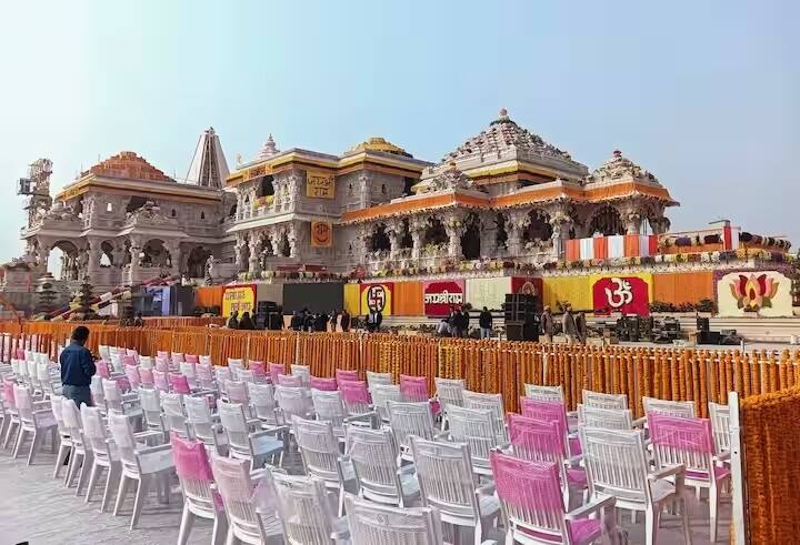 રામ લલ્લાની આરતી (Ram Lalla Ki Aarti) શ્રી રામ લલ્લાની આરતી કરો. જય જાનકીનાથા, જય શ્રી રધુનાથા। દૌ કર જોરે બિનર્વાં પ્રભુ, સુનિયે બાતા।। તુમ રધુનાથ હમારે પ્રાણ, પિતા-માતા। તુમ હી સજ્જન સગી ભક્તિ મુક્તિ દાતા।। જય... લખ ચૌરાસી કાટો મેટો યમ-ત્રાસા, નિસિદિન પ્રભુ મોહિ રાખિયે અપને હી પાસા । । જય...રામ ભરત લક્ષ્મણ સંગ શત્રુધ્ન ભૈયા, જગમગ જ્યોતિ વિરાજે , સોભા અતિ લહિયા ।। જય... હનુમાન નાદ બજાવત, નેવર ઝમકાતા સ્વર્ણથાલ કર આરતી કૌશલ્યા માતા ।। જય....સુભગ મુકુટ સિર, ધનુ સર કર શોભા ભારી, મનીરામ દર્શન કરિ પલ-પલ બલિહારી । જય...