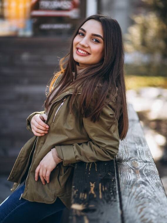 50 की उम्र में यंग दिखने के लिए खाएं ये चीजें