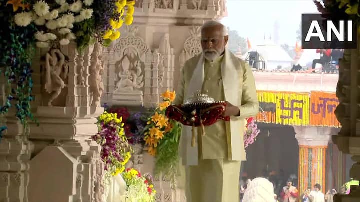 कुर्ता अन् धोतर; प्रभू श्रीराम अभिषेक सोहळ्यासाठी पंतप्रधानांचा खास पेहराव(Photo Credit : Shri Ram Janmbhoomi Teerth Kshetra)