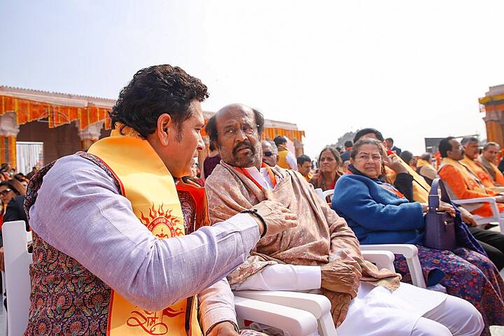 अभिनेत्री और मथुरा से सांसद हेमा मालिनी, अभिनेता रजनीकांत, पवन कल्याण, गायक शंकर महादेवन, निर्देशक मधुर भंडारकर, सुभाष घई ने भव्य समारोह में शिरकत की.