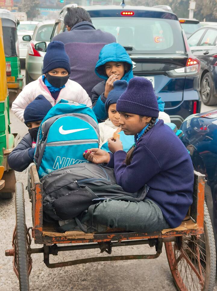 इससे पहले पंजाब और हरियाणा में रविवार को ठंड की स्थिति बनी रही. दोनों राज्यों के अधिकतर स्थानों पर मध्यम से घना कोहरा छाया रहा. (फाइल फोटो)