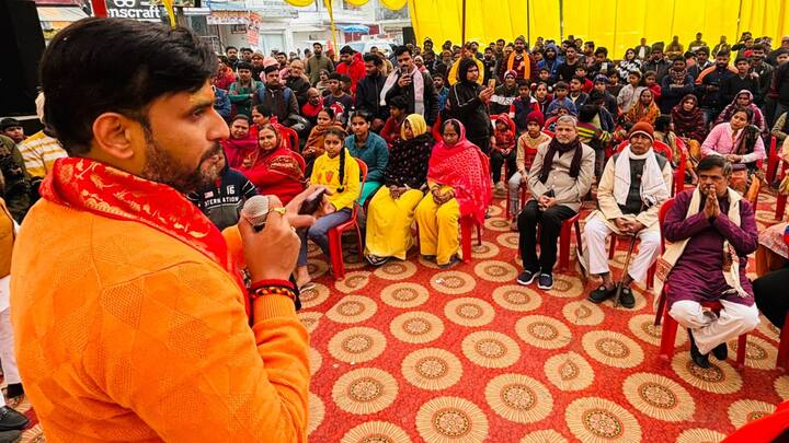 उन्होंने पावन दिन पर लखनऊ में दक्षिण मुखी श्री हनुमान मंदिर में सुंदरकांड पाठ और भजन उत्सव में हिस्सा लिया और इस पावन दिन पर पुनः दीपोत्सव मना कर प्रसाद वितरित किया.