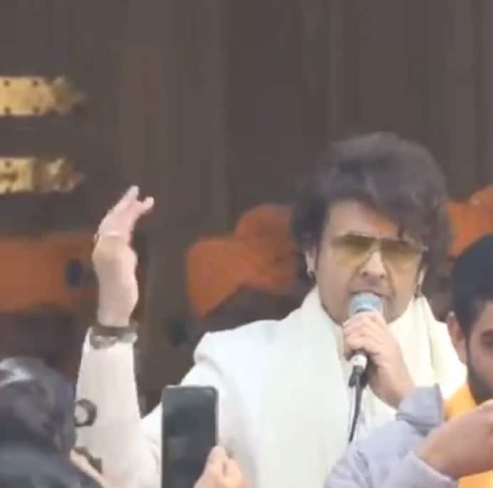 प्राण प्रतिष्ठापना सोहळ्याला राजकीय, क्रीडा आणि उद्योगपती मंडळींसह बॉलिवूडचे अनेक सेलिब्रिटी उपस्थित... (PC:facebook/srjbtkshetra)