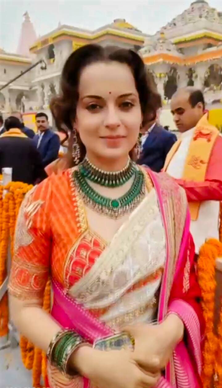 अभिनेत्री कंगना रनौत रामलला की प्राण प्रतिष्ठा समारोह में शिरकत करने के लिए अयोध्या पहुंची. भारतीय परिधान में गहनों से सजी-धजी कंगना काफी खुश नजर आईं.