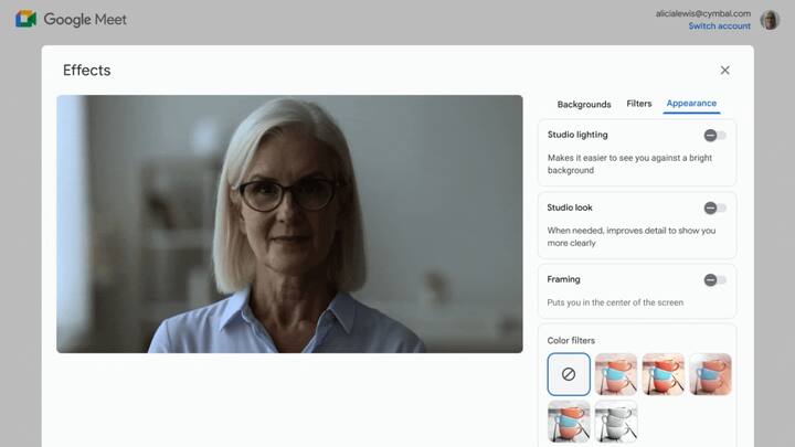 ऑनलाइन मीटिंग एक्सपीरियंस को और बेहतर बनाने के लिए गूगल ने अपने मीटिंग ऐप, Google Meet में कुछ नए AI बेस्ड फीचर्स जोड़े हैं. कंपनी ने इफेक्ट्स ऑप्शन को 3 भाग में स्प्लिट किया है जिसमें बैकग्राउंड, फ़िल्टर और अपीयरेंस शामिल है.