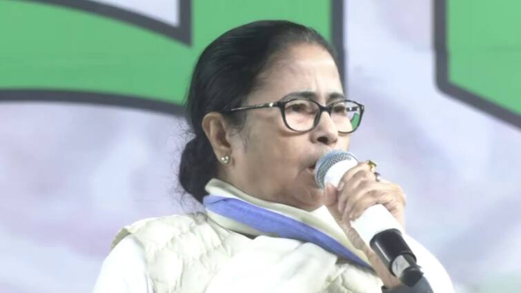 रामलला की प्राण प्रतिष्ठा के बाद सीएम ममता बनर्जी का पहला बयान, '...लेकिन देवी सीता पर साध लेती है चुप्पी' Mamata Banerjee first statement after Ramlala Pran Pratishtha what she says रामलला की प्राण प्रतिष्ठा के बाद सीएम ममता बनर्जी का पहला बयान, '...लेकिन देवी सीता पर साध लेती है चुप्पी'