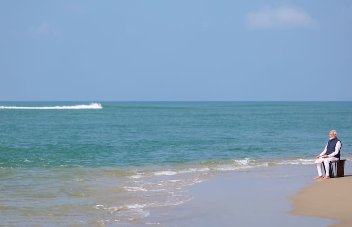 பயணத்தின் இரண்டாவது நாளன்று திருச்சிக்கு சென்ற பிரதமர் மோடி, ஸ்ரீரங்கத்தில் உள்ள பிரபல ரங்கநாதசுவாமி ஆலயத்தில் வழிபாடு நடத்தினார். (Photo Credits : PTI)