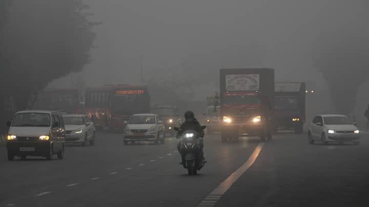 Delhi Weather News: दिल्ली में मंगलवार (23 जनवरी) को मौसम कैसा रहेगा इसको लेकर मौसम विभाग (IMD) ने पूर्वानुमान जताया है. जानिए राजधानी में मौसम कैसा रहेगा.