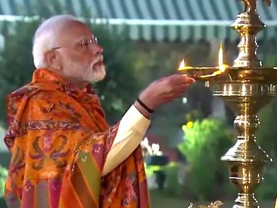 రామ్ లల్లా ప్రాణ ప్రతిష్ఠ తర్వాత తన నివాసంలో రామ్ జ్యోతి వెలిగించిన ప్రధాని