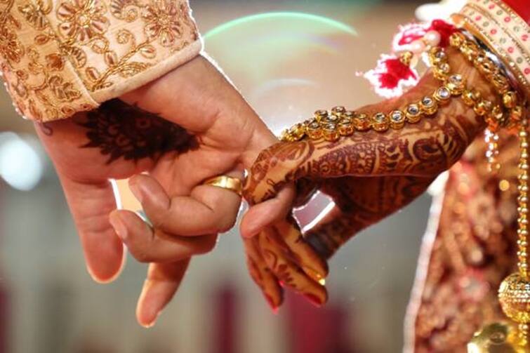 Indian In Wedding News: marriage traditions in india a unique blend of culture and modernity abpp ભારતમાં દર વર્ષે લગભગ 1 કરોડ લોકો કરે છે લગ્ન, સમજો ભારતીયોની વચ્ચે કેમ આટલું પૉપ્યૂલર છે લગ્ન કરવું ?
