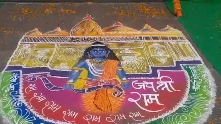 Ramlala Pran Pratishtha: वाराणसी के काशी विश्वनाथ मंदिर परिसर में सुबह से भक्तों का तांता लगा रहा है. राम मंदिर उद्घाटन का सीधा प्रसारण दिखाने के लिए एलईडी लगाए गए थे.