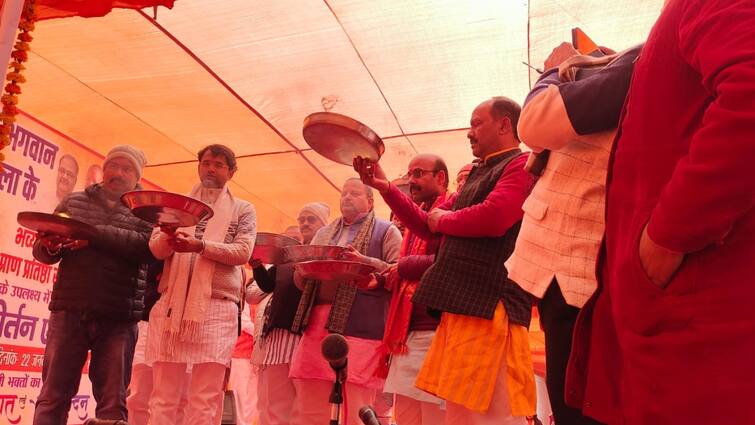 Basti BJP MP Harish Dwivedi inaugurated Ramlala Pran Pratishtha Live Telecast function ANN Ramlala Pran Pratishtha: प्राण प्रतिष्ठा के दिन राममय में डूबे बस्ती के लोग, मंदिरों में भजन कीर्तन और जगह-जगह हुए भंडारे