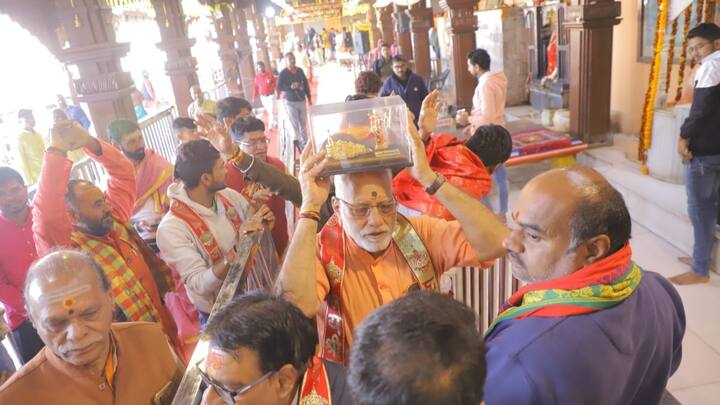 भगवान महाकाल की नगरी उज्जैन (Ujjain) में अयोध्या (Ayodhya) में श्री राम मंदिर (Ram Mandir) की प्राण-प्रतिष्ठा समारोह और भगवान के गर्भ ग्रह में प्रवेश को लेकर गजब का उत्साह देखने को मिल रहा है.