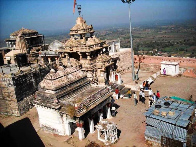 Ram Mandir marathi news temple situated on a small hill in Maharashtra where Lord Rama stayed in vanvas Ram Mandir : महाराष्ट्रात एका छोट्या टेकडीवर वसलेले मंदिर, प्रभू राम वनवासात येथे राहिले होते, जाणून घ्या