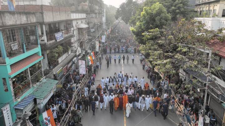 তৃণমূল সূত্রে দাবি, হাজরা মোড় থেকে প্রথমে বালিগঞ্জ ফাঁড়ি পর্যন্ত এবং  সবশেষে বেকবাগান হয়ে পার্ক সার্কাস ময়দানে মিছিল শেষ হওয়ার কথা।