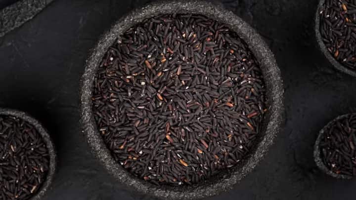 হার্ট ভাল রাখে: ব্ল্যাক রাইসের মধ্যে বেশ কয়েকরকমের ফ্ল্যাভনয়েডস রয়েছে। এগুলি হার্ট ভাল রাখতে সাহায্য করে। পাশাপাশি হার্ট অ্যাটাকের আশঙ্কা কমায়। (ছবি সৌজন্য: ফ্রিপিক)