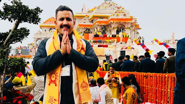 Ayodhya Ram Mandir Pran Pratishtha Himachal Pradesh Minister Vikramaditya Singh came to Ram Mandir Inauguration Breaking congress line Ram Mandir Inauguration: पार्टी लाइन से हटकर राम मंदिर उद्घाटन में पहुंचे हिमाचल के मंत्री विक्रमादित्य सिंह, पहले कही थी ये बात