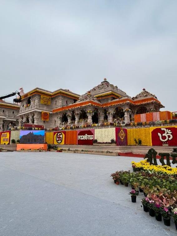 प्राण प्रतिष्ठा के बाद रामलला के पूर्ण स्वरूप की तस्वीरें, देखें यहां