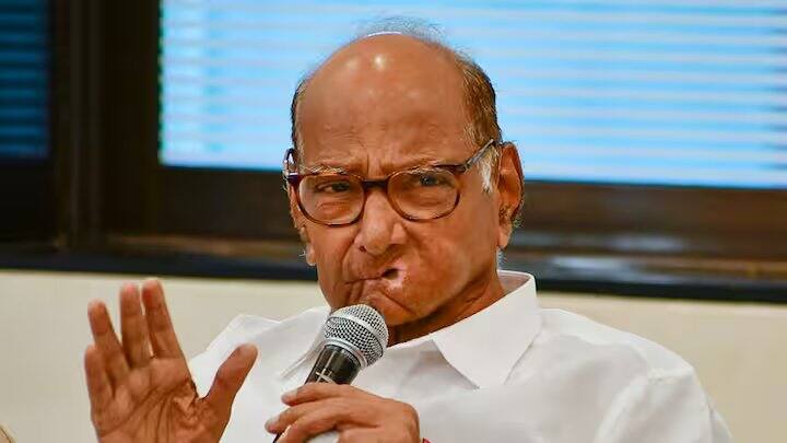 NCPના વડા શરદ પવારને પણ અભિષેક સમારોહમાં હાજરી આપવા માટે આમંત્રણ આપવામાં આવ્યું છે પરંતુ તેમણે ટ્રસ્ટના મહાસચિવ ચંપત રાયને પત્ર લખીને કહ્યું કે તેઓ પછીથી સમય કાઢીને રામ મંદિરની મુલાકાત લેશે.