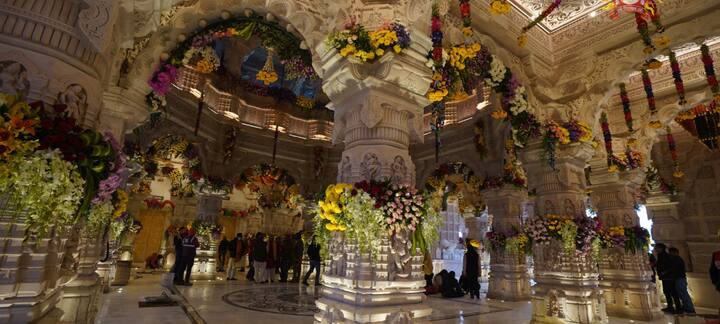 रामलला की प्राण प्रतिष्ठा के बाद श्रद्धालुओं के लिए भव्य प्रसाद की व्यवस्था भी की जाएगी. इससे पहले पूजा के बाद भगवान को भोग लगाया जाएगा. पाकिस्तान से आई सेंधा नमक का इस्तेमाल इस प्रसाद में किया जाएगा.