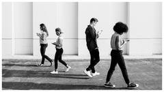 दिल और फेफड़ों को कैसे हेल्दी रखता है रेट्रो वॉकिंग, जानें