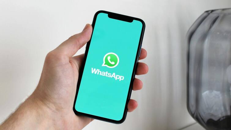 WhatsApp may soon release nearby sharing, will allow users to drop and share photos and videos instantly know in details WhatsApp New Feature: বন্ধু পাশে থাকলেই হোয়াটসঅ্যাপ থেকে সরাসরি পাঠাতে পারবেন ছবি-ভিডিও-অডিও, আসছে ব্লুটুথ শেয়ারিংয়ের মতো ফিচার