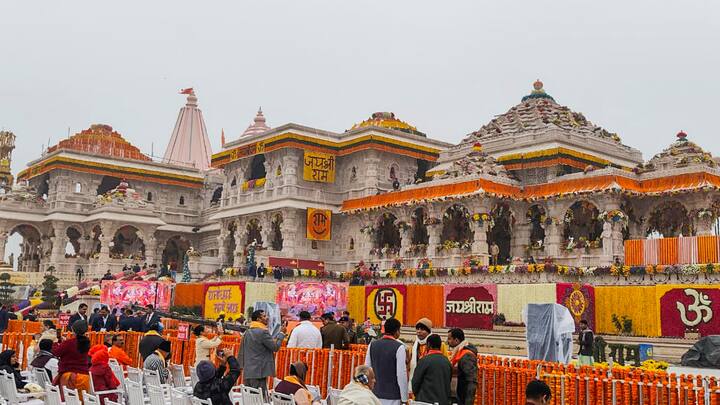 Ayodhya Ram temple will increase tourists state revenue by 25 thousand crores marathi news Ayodhya : अयोध्येच्या राम मंदिरामुळे पर्यटक वाढणार आणि यूपीची तिजोरी भरणार, राज्याच्या महसुलात 25 हजार कोटींच्या वाढीची शक्यता