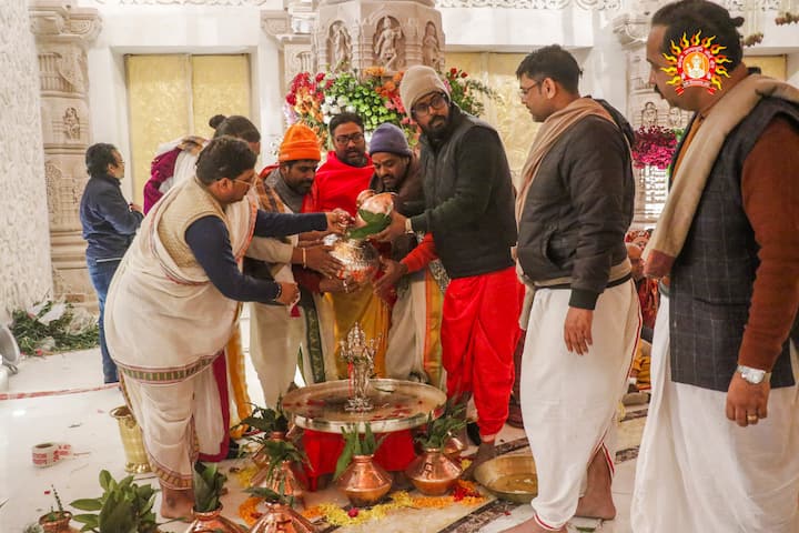 इस खास और ऐतिहासिक दिन का इंतजार लोगों को सालों से था, आज ये काम होने जा रहा है. इस खास मौके पर देखें मंदिर की खास फोटोज यहां.