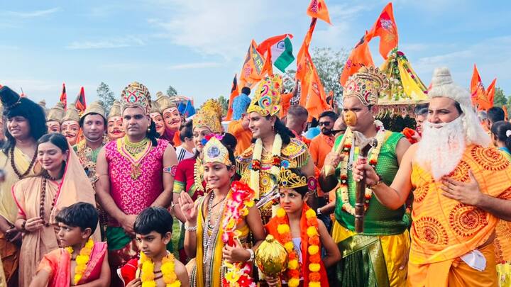 People dressed up as Ramayan characters in Sydney while celebrating the much-awaited consecration ceremony.(Image Source:X/@exsecular)