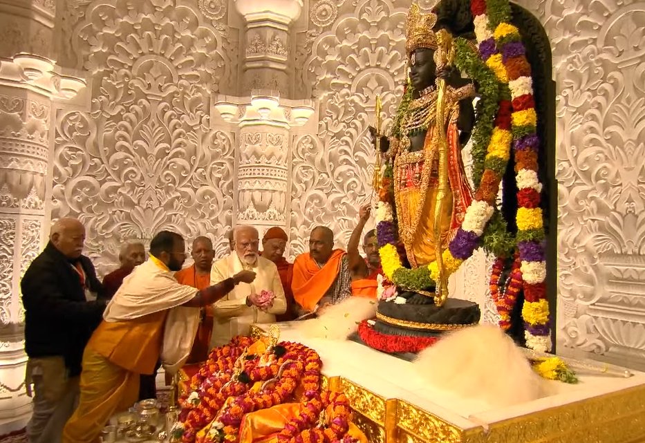 Ram mandir Pran Pratishtha: వైభవంగా ముగిసిన అయోధ్య రాముడి ప్రాణ ప్రతిష్ఠ, మందిరంలో కొలువు దీరిన బాల రాముడు