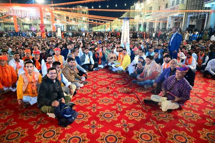 केंद्रीय मंत्री शेखावत ने कहा कि आज का दिन हमारे देश के लाखों लोगों के सपने पूरे होने का दिन है. देश के हजार साल के इतिहास में हिंदुस्तान पर ढेरो आक्रमण हुए. हजारों बार हिंदुस्तान की संस्कृति और धर्म को नुकसान पहुंचाने की कोशिश की गई. उन्होंने कहा कि लाखों लोग जो राम मंदिर के लिए घरों से निकले. आज उन सबके प्रण पूरा होने का दिन है. आज उन हजारों लोगों का दिन है.