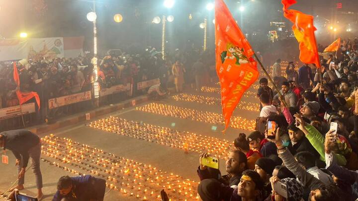 Ram Mandir Inauguration Patna Celebration: पटना के डाकबंगला चौराहे पर 51 हजार दीपक जलाए गए. इस मौके पर महावीर मंदिर परिसर में भी 1100 दीपक जलाए गए.