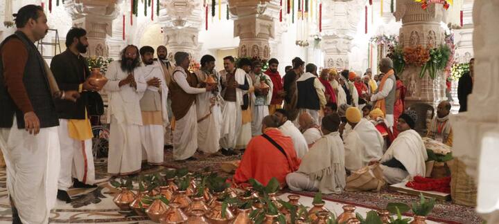 अयोध्या के राम मंदिर में होने जा रहे प्राण प्रतिष्ठा में भारत के प्रधानमंत्री नरेंद्र मोदी मुख्य पूजा में शामिल होंगे. उनके साथ यूपी के मुख्यमंत्री योगी आदित्यनाथ भी शामिल होने जा रहे हैं.