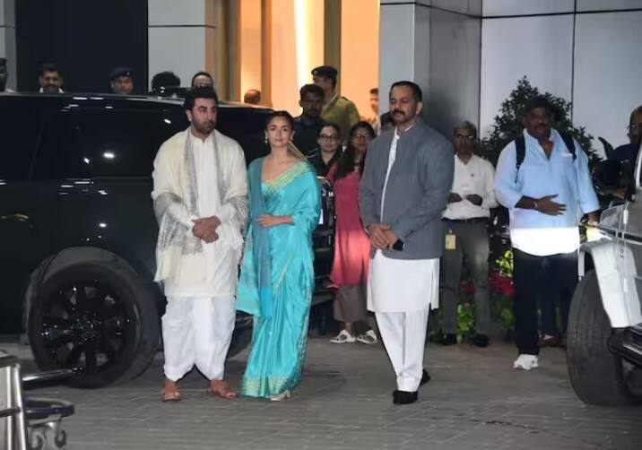 ਇਸ ਜੋੜੇ ਨੂੰ ਐਤਵਾਰ ਸਵੇਰੇ ਮੁੰਬਈ ਏਅਰਪੋਰਟ 'ਤੇ ਦੇਖਿਆ ਗਿਆ, ਜਿਸ ਦੀਆਂ ਕਈ ਤਸਵੀਰਾਂ ਸੋਸ਼ਲ ਮੀਡੀਆ 'ਤੇ ਵਾਇਰਲ ਹੋ ਰਹੀਆਂ ਹਨ।