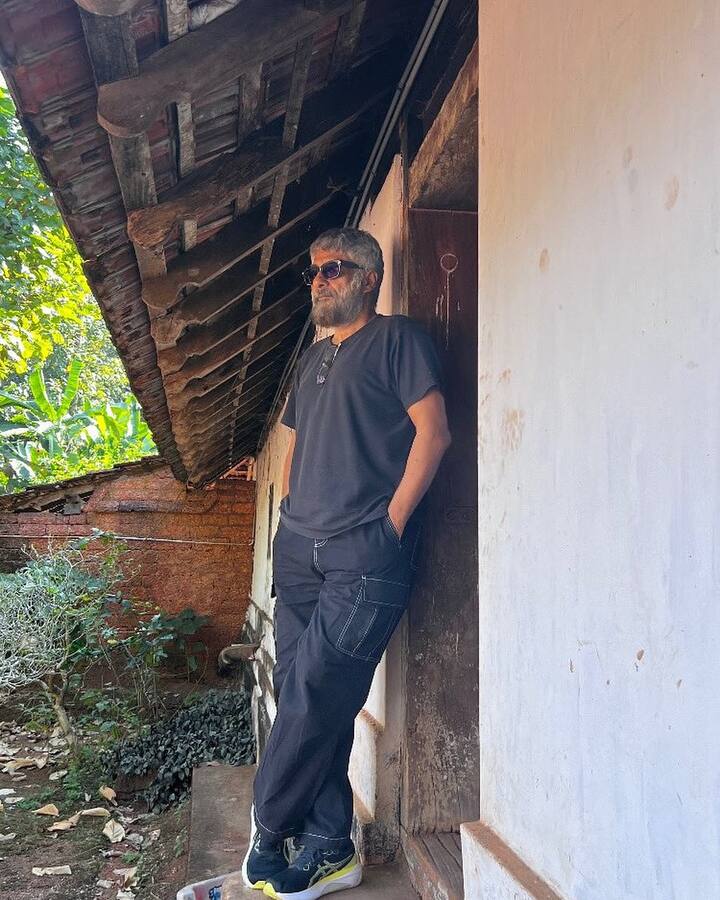 विवेक अग्निहोत्री – बॉलीवुड के फेमस फिल्ममेकर विवेक अग्निहोत्री भी राम मंदिर के उद्घाटन में शामिल नहीं हो पाए. क्योंकि वो इस वक्त इंडिया से बाहर हैं.