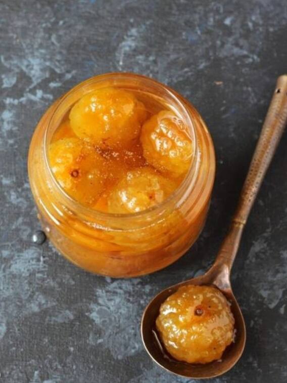 शहद में एक आंवला लगाकर खाने के फायदे जानें