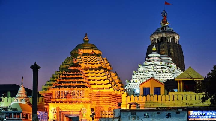 जगन्नाथपुरी मंदिर (ओडिशा): ओडिशा स्थित इस मंदिर को भी देश के सबसे अमीर मंदिरों में गिना जाता है. इसकी नेटवर्थ 150 करोड़ रुपये बताई जाती है. रथ यात्रा के लिए मशहूर इस मंदिर के पास 30 हजार एकड़ से ज्यादा जमीन है.