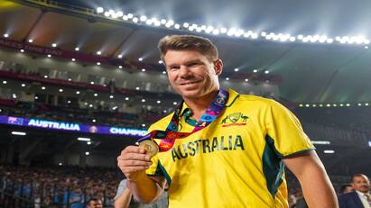 David Warner becomes first Australian to make 100 appearances in all formats of cricket get to know David Warner: টেস্ট, ওয়ান ডে ফর্ম্যাটকে বিদায় জানিয়েছেন, এবার প্রথম অজি ক্রিকেটার হিসেবে নয়া নজির ওয়ার্নারের