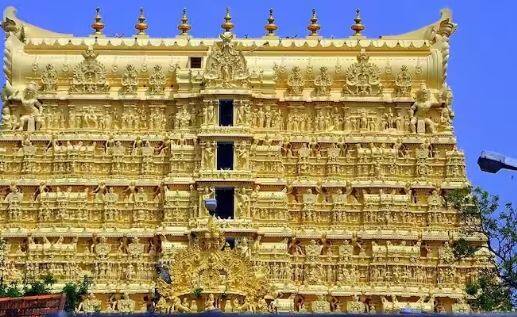 ਪਦਮਨਾਭ ਸਵਾਮੀ ਮੰਦਰ, ਤਿਰੂਵਨੰਤਪੁਰਮ (ਕੇਰਲ): ਕੇਰਲ ਵਿੱਚ ਸਥਿਤ ਇਸ ਮੰਦਰ ਦੀ ਕੁੱਲ ਜਾਇਦਾਦ 1.20 ਲੱਖ ਕਰੋੜ ਰੁਪਏ ਦੱਸੀ ਜਾਂਦੀ ਹੈ। ਹਾਲ ਹੀ 'ਚ ਇਸ ਮੰਦਰ 'ਚ ਇਕ ਨਵਾਂ ਖਜ਼ਾਨਾ ਮਿਲਿਆ ਹੈ, ਜਿਸ 'ਚ ਸੋਨੇ, ਚਾਂਦੀ, ਹੀਰੇ-ਜਵਾਹਰਾਤਾਂ ਦਾ ਵਿਸ਼ਾਲ ਭੰਡਾਰ ਹੈ।