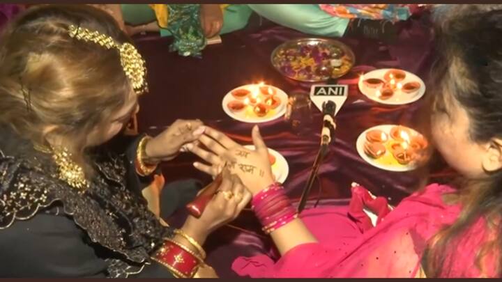 Women in Varanasi applied Mehndi on their palms and wrote 'Jai Shri Ram' with henna. They also sang Ram Bhajans. (Image Source: X/@ANI)
