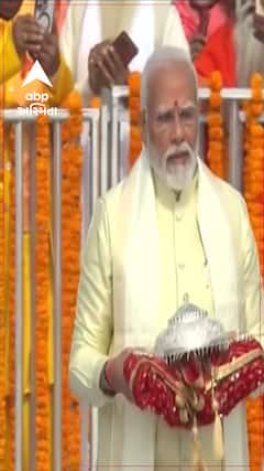 Ayodhya Ram Mandir inauguration |PM Modi |પગપાળા ચાલી હાથમાં ચાંદીનું છત્ર લઈને પહોંચ્યા ગર્ભગૃહમાં
