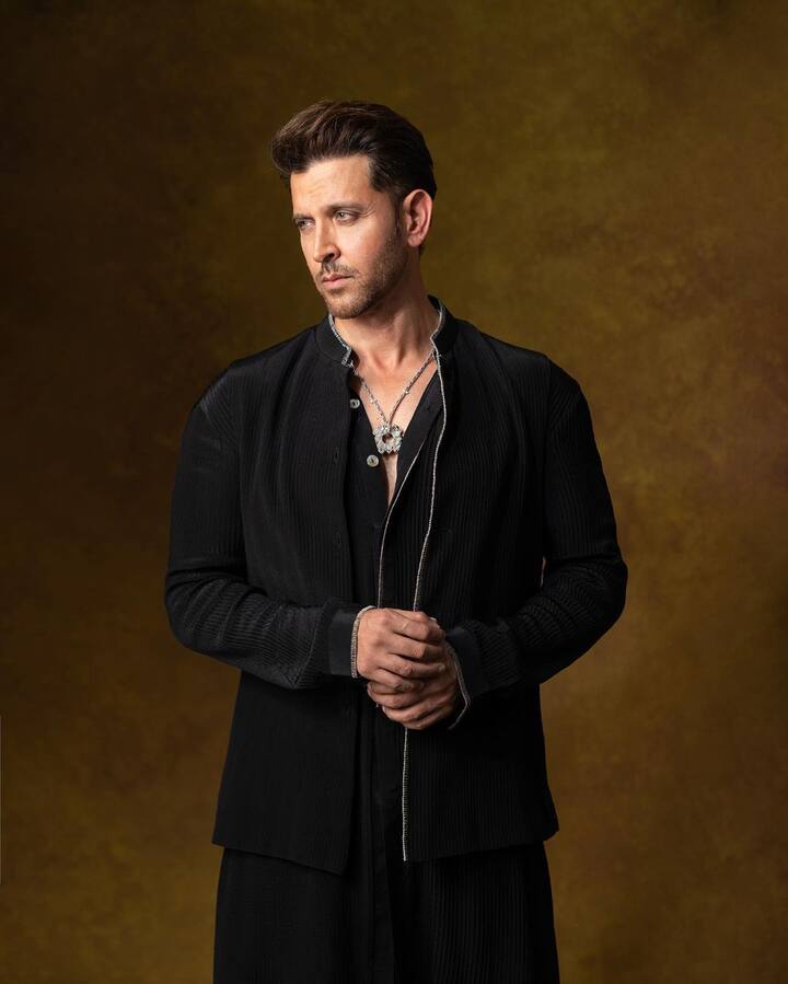 दरअसल हम बात कर रहे हैं बी-टाउन के हैंडसम हंक ऋतिक रोशन की. जो इन दिनों अपनी मच अवेटेड फिल्म ‘फाइटर’ को लेकर सुर्खियों में हैं. इसी बीच एक्टर को लेकर फेमस फोटोग्राफर डब्बू रतनानी ने कुछ हैरान कर देने वाले खुलासे किए हैं. जानिए उन्होंने क्या कहा.....