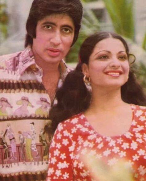 ਅਯੁੱਧਿਆ ਜਾਣ ਤੋਂ ਪਹਿਲਾਂ ਅਮਿਤਾਭ ਨੇ ਐਤਵਾਰ ਨੂੰ ਆਪਣੇ ਪ੍ਰਸ਼ੰਸਕਾਂ ਨਾਲ ਵੀ ਮੁਲਾਕਾਤ ਕੀਤੀ। ਉਨ੍ਹਾਂ ਨੇ ਆਪਣੇ ਬੰਗਲੇ ਜਲਸਾ ਤੋਂ ਬਾਹਰ ਆ ਕੇ ਪ੍ਰਸ਼ੰਸਕਾਂ ਦਾ ਸਵਾਗਤ ਕੀਤਾ। ਪਿਛਲੇ 40 ਸਾਲਾਂ ਤੋਂ ਅਮਿਤਾਭ ਹਰ ਐਤਵਾਰ ਆਪਣੇ ਪ੍ਰਸ਼ੰਸਕਾਂ ਨੂੰ ਮਿਲਦੇ ਹਨ।