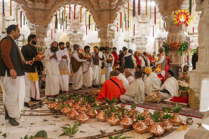 अभिजीत मुहूर्त 22 जानेवारी रोजी दुपारी 12:29 वाजून 8 सेकंद ते 12:30 मिनिटे 32 सेकंदापर्यंत असेल. (Photo credit: PTI)