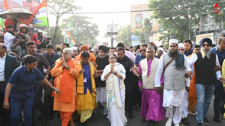 রাম মন্দিরের উদ্বোধনের দিনই TMC-র সংহতি যাত্রা, কালীঘাট মন্দিরে পুজো দিলেন মমতা