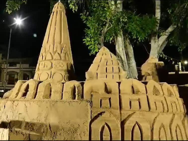 Karimnagar artist makes Ayodhya ram mandir with sand telugu news Ram Mandir News: ఇసుకతో అయోధ్య రామ మందిరం, భక్తి చాటుకున్న కళాకారుడు